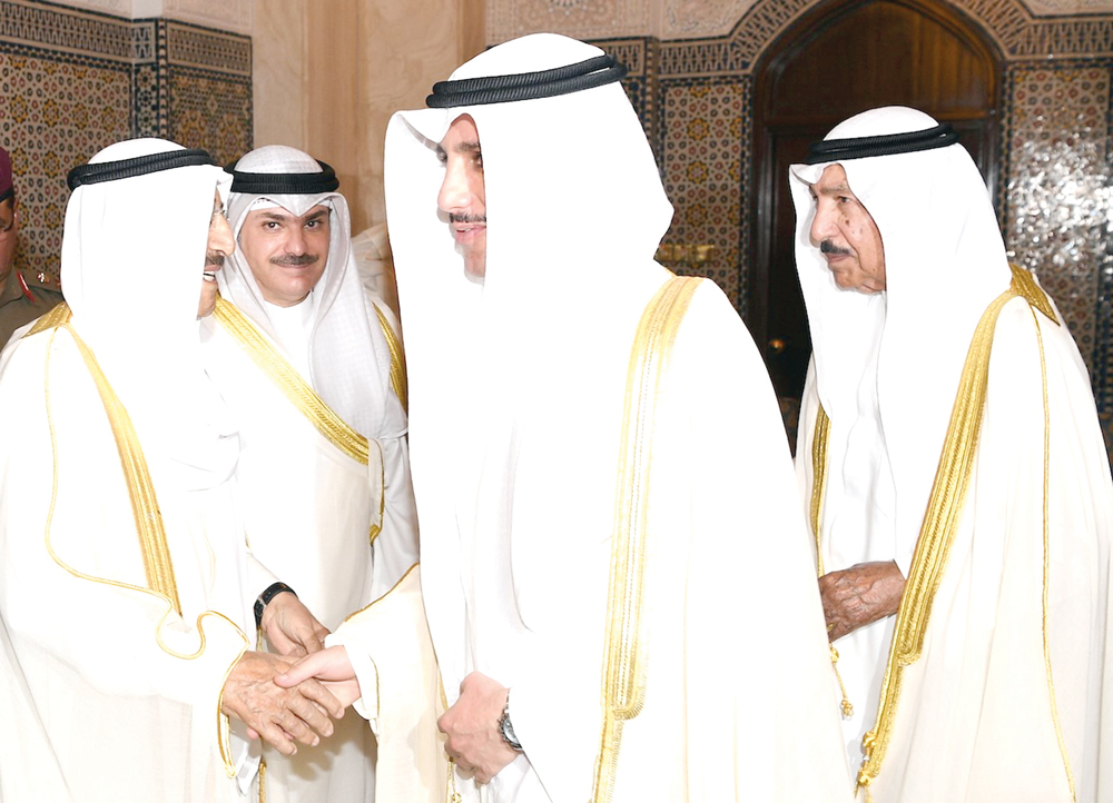 سمو الأمير متلقياً التهنئة بالعيد المبارك من الغانم