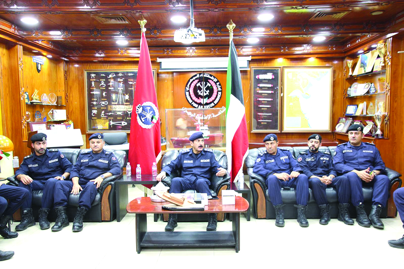 المكراد وقيادات الإطفاء في مركزالإطفاء البحري