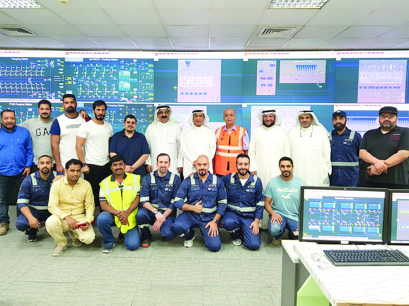 ... ومتوسطاً العاملين في مركز التحكم