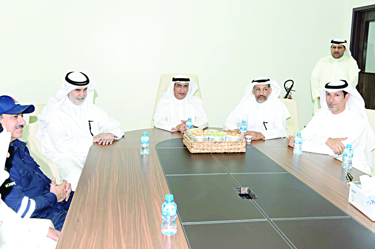 الرشيدي وإلى جانبه العدساني والمطيري