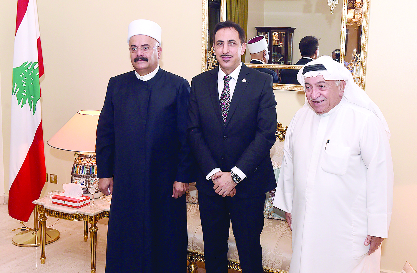 السفير خير بين عمانويل غريب وأحد رجال الدين
