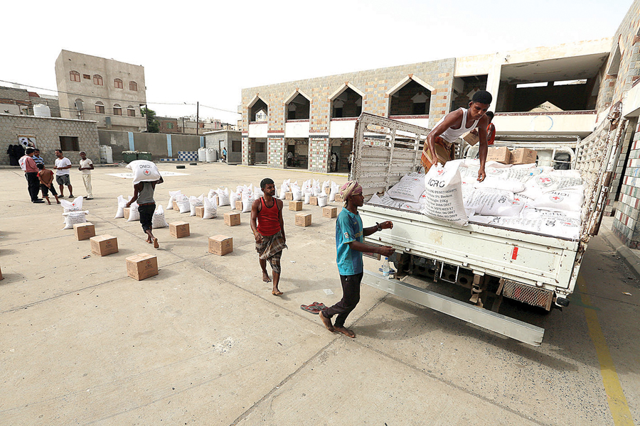 u0646u0627u0632u062du0648u0646 u064au0645u0646u064au0648u0646 u064au062au0644u0642u0648u0646 u0645u0633u0627u0639u062fu0627u062a u0645u0646 u0627u0644u0644u062cu0646u0629 u0627u0644u062fu0648u0644u064au0629 u0644u0644u0635u0644u064au0628 u0627u0644u0623u062du0645u0631 u0641u064a u0645u062fu064au0646u0629 u0627u0644u062du062fu064au062fu0629 t(u0631u0648u064au062au0631u0632)