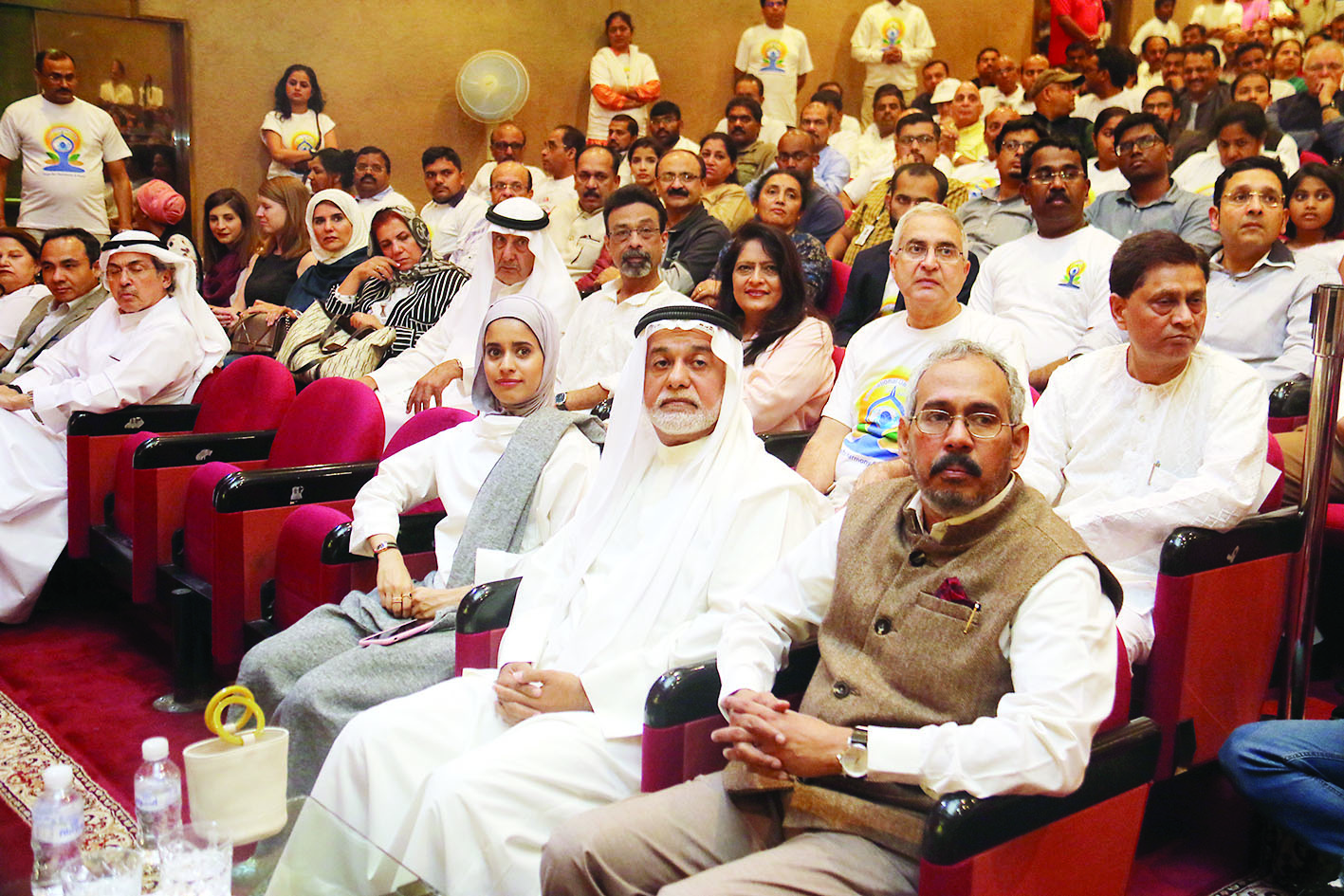 السفير الهندي وجمال النوري يتقدمان الحضور 