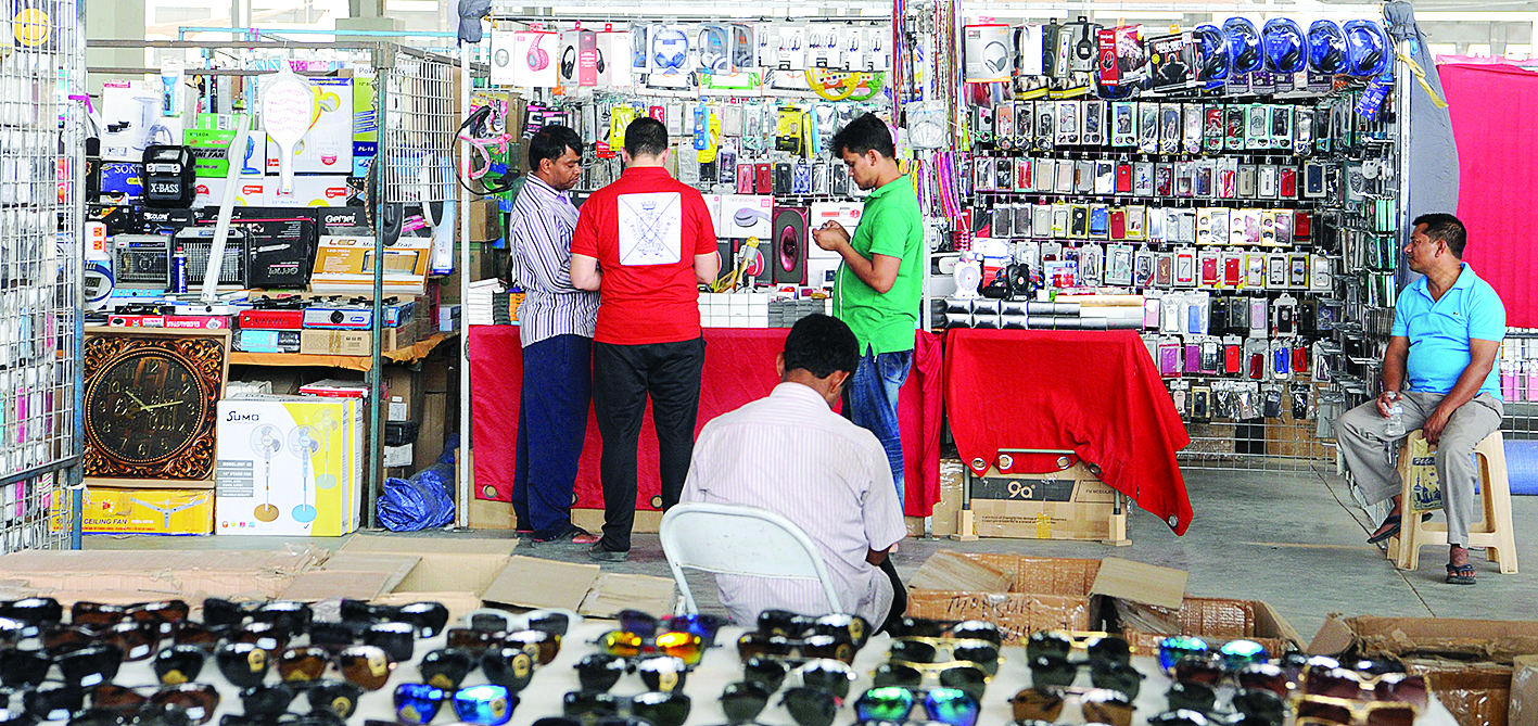 هل أسعار المحلات مبررة أمام هذا الرخص؟ 