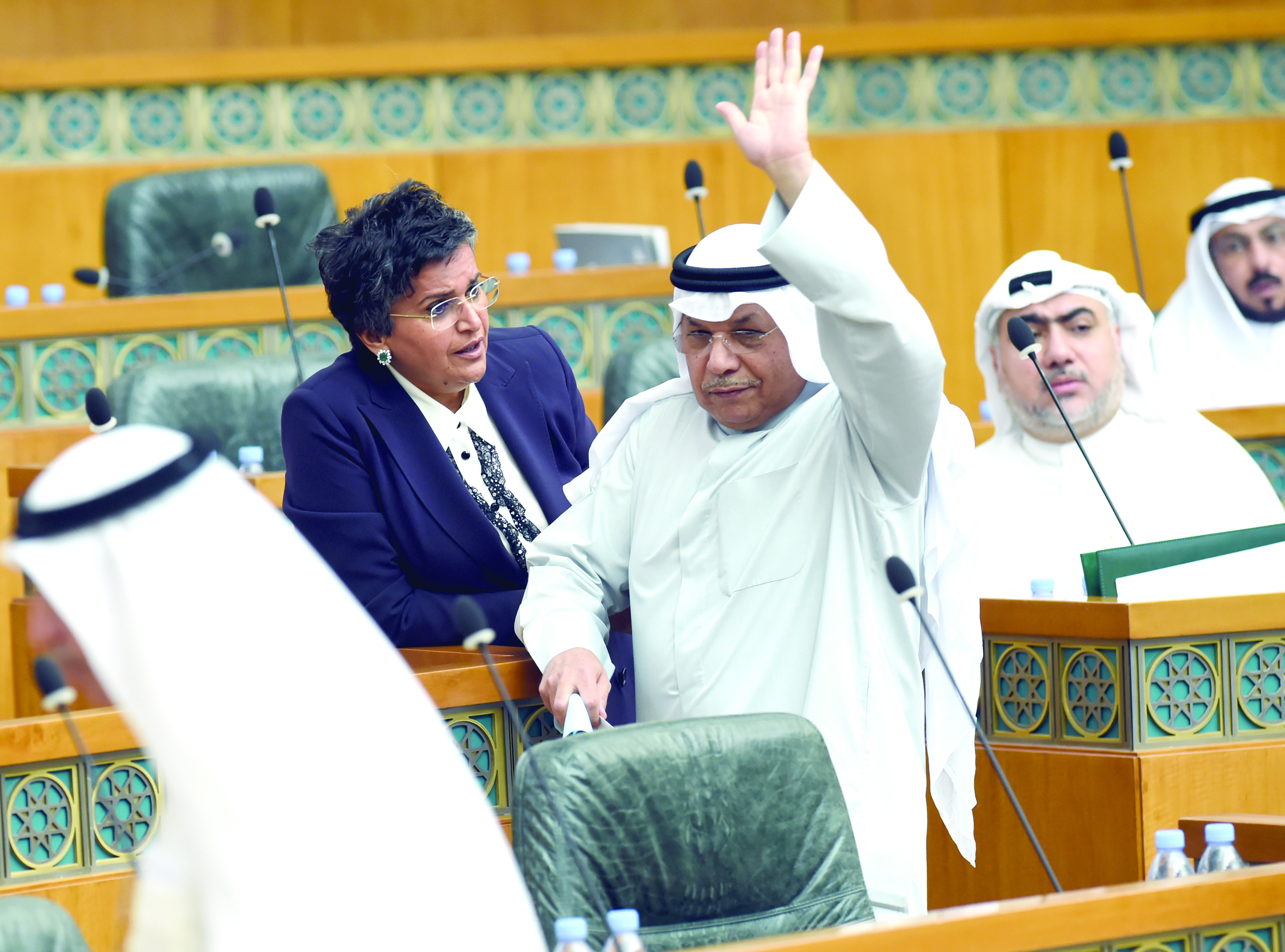 الجراح يرد التحية للنواب