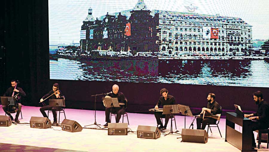 فرقة إسطنبول الموسيقية على المسرح