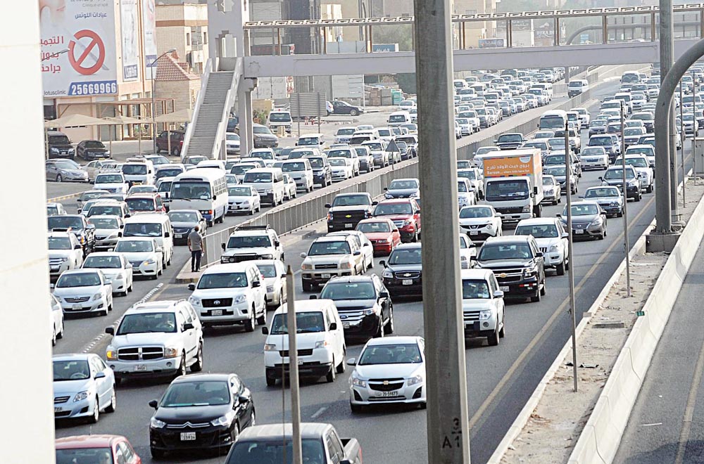 الزحام يحاصر مستخدمي الطريق في أي اتجاه