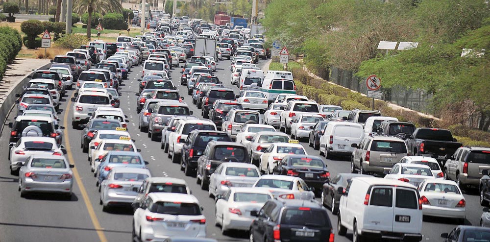 زحمة السير... مشهد يومي على الطرق