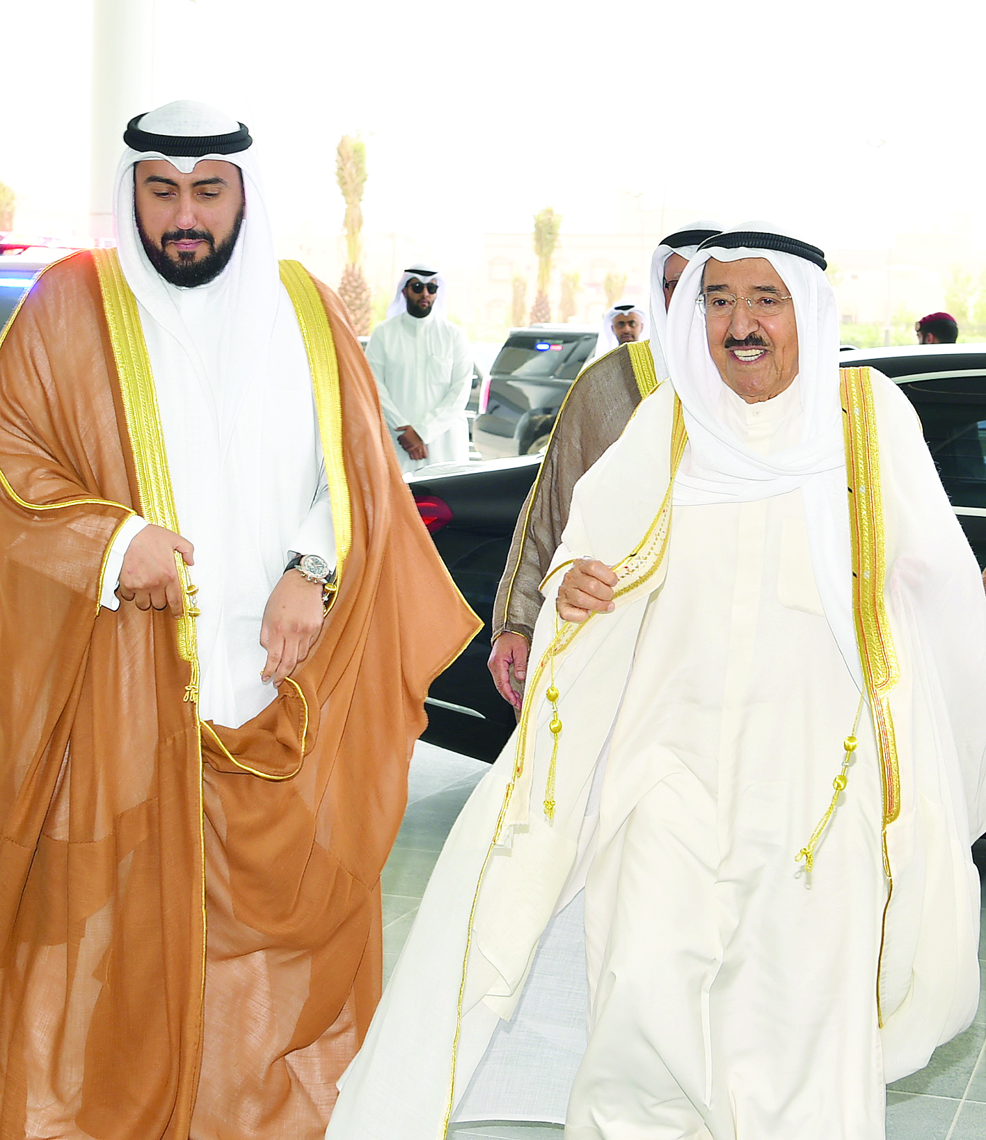 صاحب السمو لدى وصوله وفي استقباله باسل الصباح