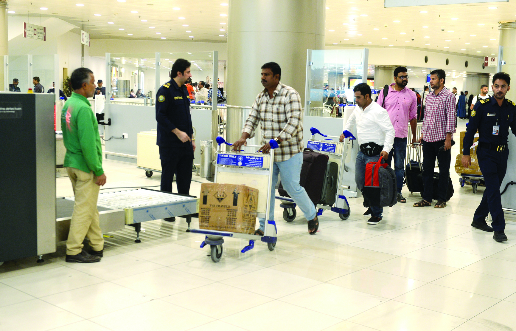 حقائب المسافرين من السير إلى البوابة دون تفتيش