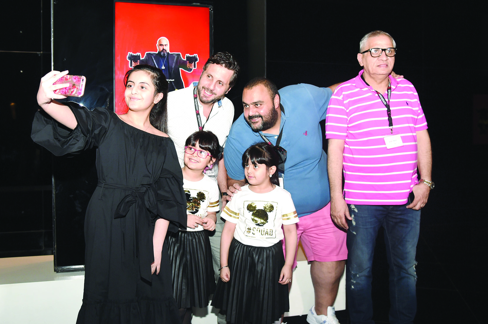 السبكي وشيكو وماجد... و«سيلفي» مع معجبات صغيرات