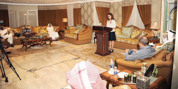 u062cu0627u0646u0628 u0645u0646 u0627u0644u0645u0624u062au0645u0631 u0627u0644u0635u062du0627u0641u064at  (u062au0635u0648u064au0631 u0637u0627u0631u0642 u0639u0632u0627u0644u062fu064au0646)