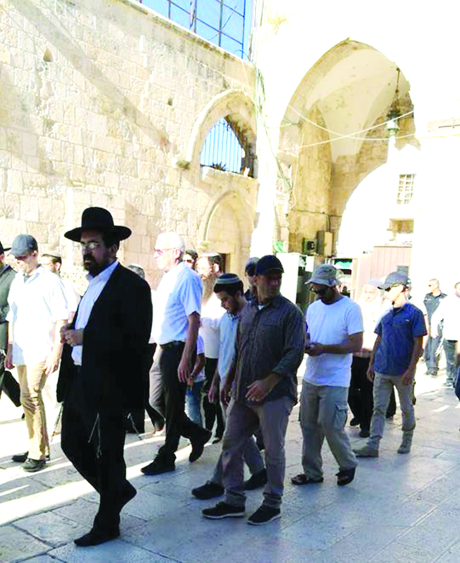 u0648u0632u064au0631 u0627u0644u0632u0631u0627u0639u0629 u0627u0644u0625u0633u0631u0627u0626u064au0644u064a u0645u0639 u0645u0633u062au0648u0637u0646u064au0646 u0641u064a u0628u0627u062du0629 u00abu0627u0644u0623u0642u0635u0649u00bb