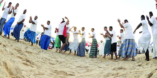  u0639u0644u0649 u062eu064fu0637u0649 u0627u0644u0622u0628u0627u0621 u0648u0627u0644u0623u062cu062fu0627u062fu060c u0627u0633u062au0647u0644u0651 u062du0648u0627u0644u064a 200 u0634u0627u0628 u0623u0645u0633 u0627u0644u062eu0637u0648u0629 u0627u0644u0623u0648u0644u0649 u0641u064a u0631u062du0644u0629 u0627u0644u063au0648u0635 u0627u0644u064030 u0627u0644u062au064a u062au0646u0638u0651u0645u0647u0627 u0644u062cu0646u0629 u0627u0644u062au0631u0627u062b u0641u064a u0627u0644u0646u0627u062fu064a u0627u0644u0628u062du0631u064a u0627u0644u0643u0648u064au062au064a  u0648u062au0646u0637u0644u0642 u0627u0644u062eu0645u064au0633 u0627u0644u0645u0642u0628u0644 u0628u062au062cu0647u064au0632 u0633u0641u0646u0647u0645 u0645u0646 u062eu0644u0627u0644 u00abu0627u0644u0647u0628u0627u0628 u0648u0627u0644u0634u0648u0646u0629u00bbu060c u0628u062au0646u0638u064au0641 u0628u062fu0646 u0627u0644u0633u0641u0646 u0642u0628u0644 u0625u0646u0632u0627u0644u0647u0627 u0625u0644u0649 u0627u0644u0628u062du0631. 