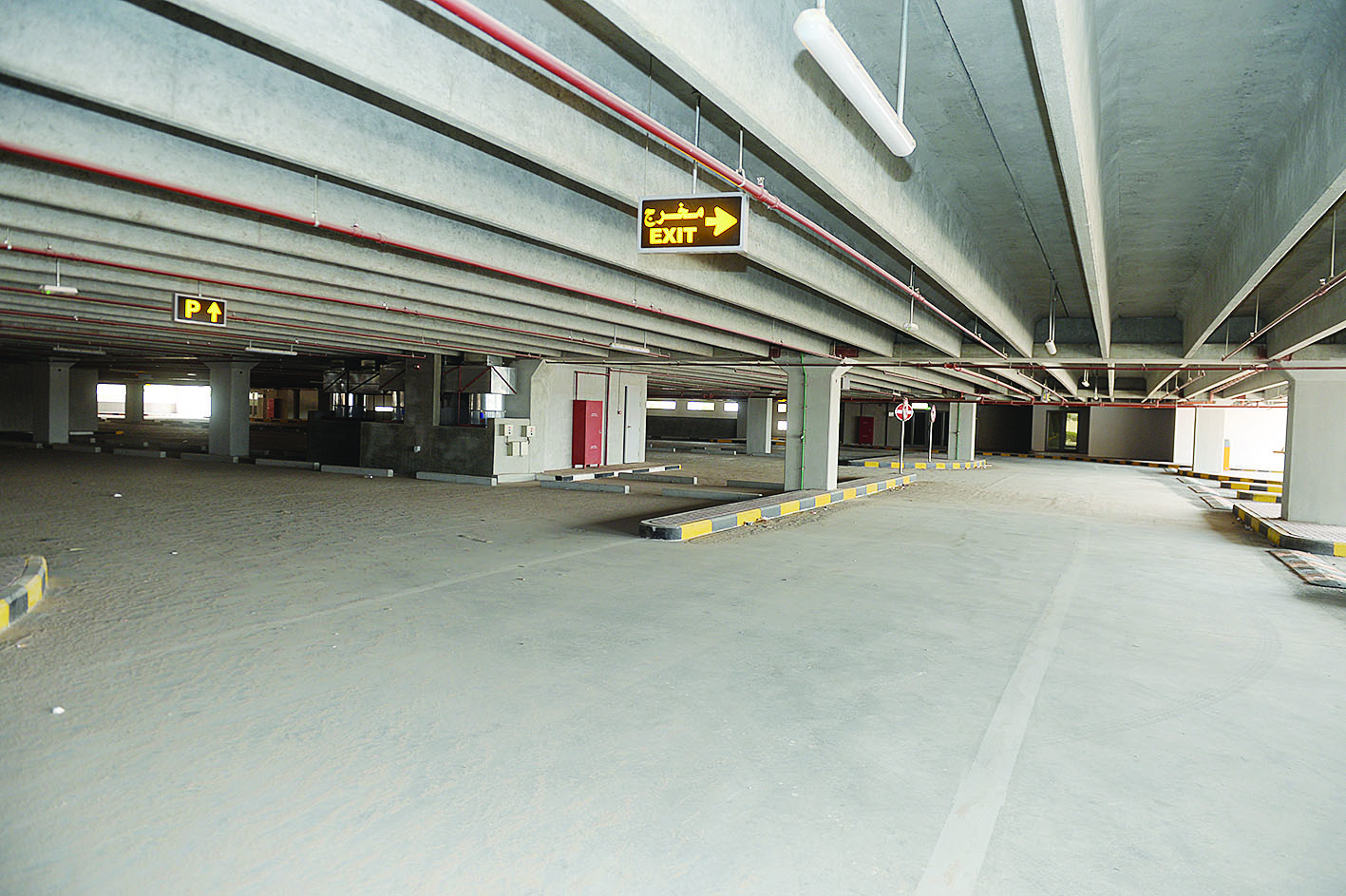 مواقف خاوية حتى إشعار آخر