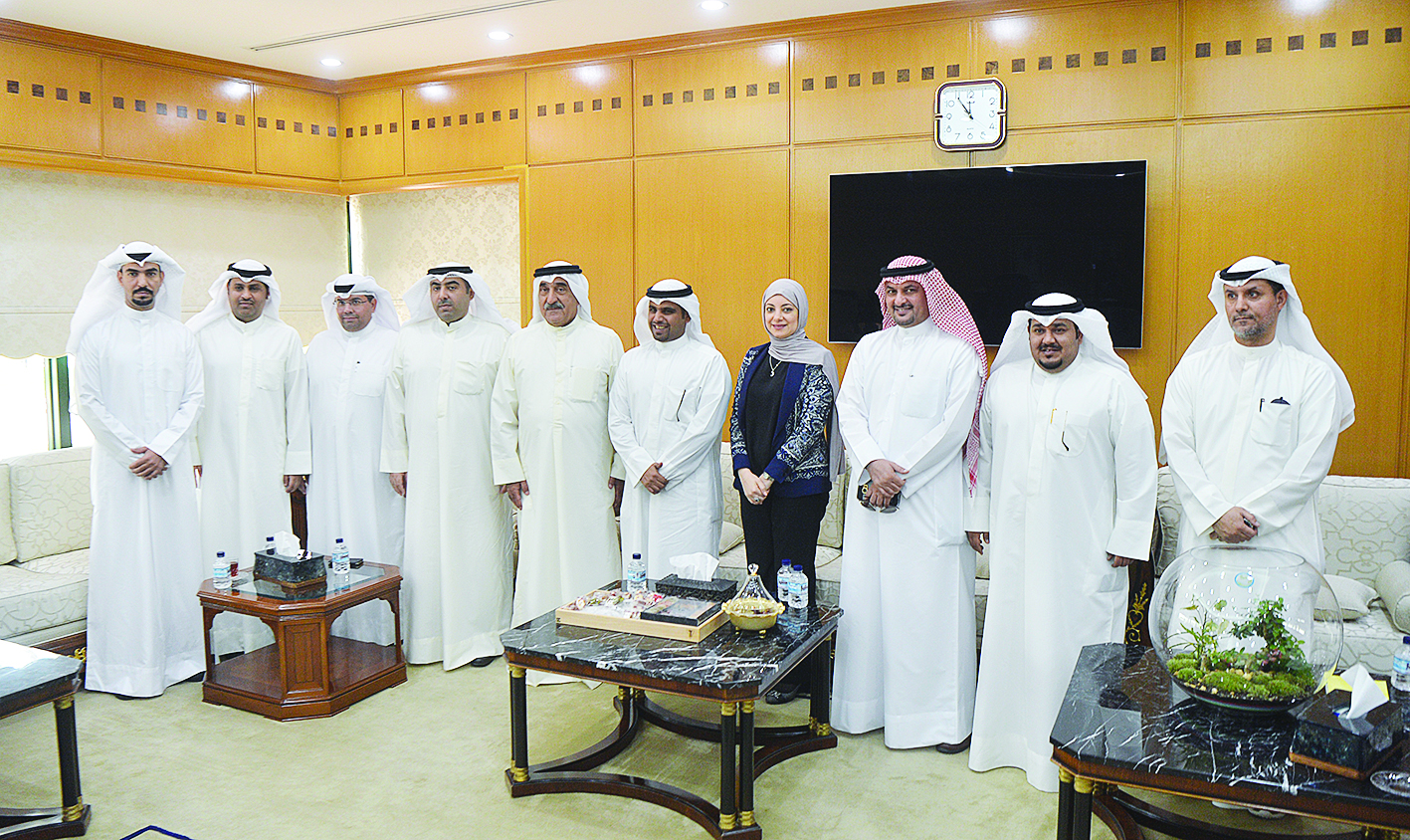 u0627u0644u064au0648u0633u0641 u0645u062au0648u0633u0637u0627 u0648u0641u062f u0627u0644u0645u062cu0644u0633 u0627u0644u0628u0644u062fu064a u0627u0644u0632u0627u0626u0631 u0641u064a u0645u0643u062au0628u0647    t (u062au0635u0648u064au0631 u0646u0627u064au0641 u0627u0644u0639u0642u0644u0629)