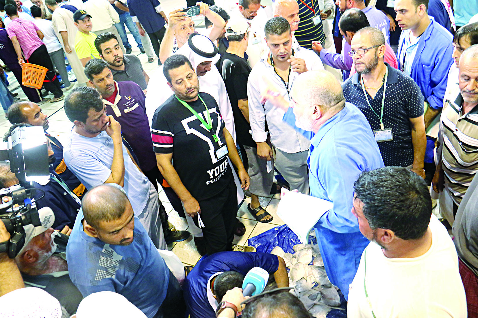 منافسة المزاد أشعلت سعر الزبيدي   	 (تصوير بسام زيدان)