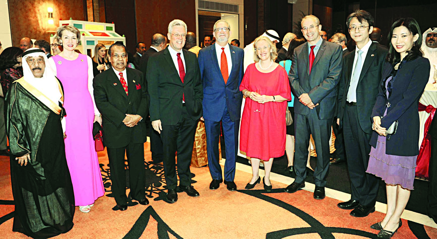 سفراء مشاركون في حفل السفارة المصرية	(تصوير طارق عزالدين)