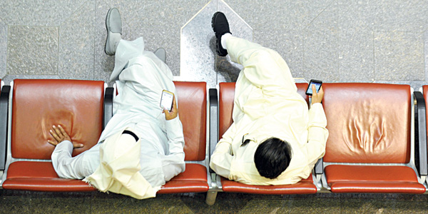 u0627u0644u0639u064au0646 u0639u0644u0649 u0627u0644u0623u062eu0628u0627u0631 u0627u0644u0625u064au062cu0627u0628u064au0629 t(u062au0635u0648u064au0631 u0633u0639u062f u0647u0646u062fu0627u0648u064a)