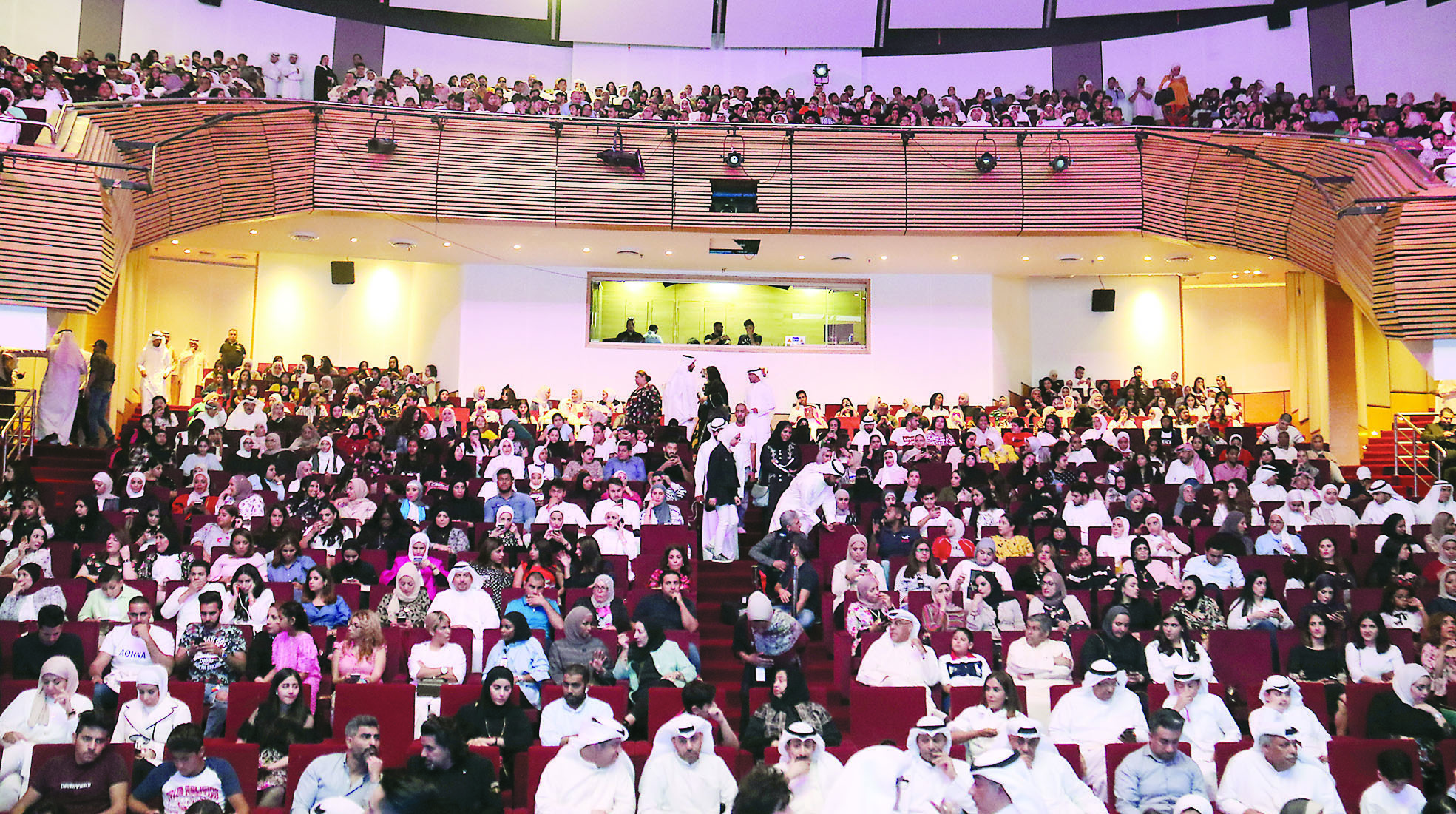 القاعة غصت بالجمهور	 