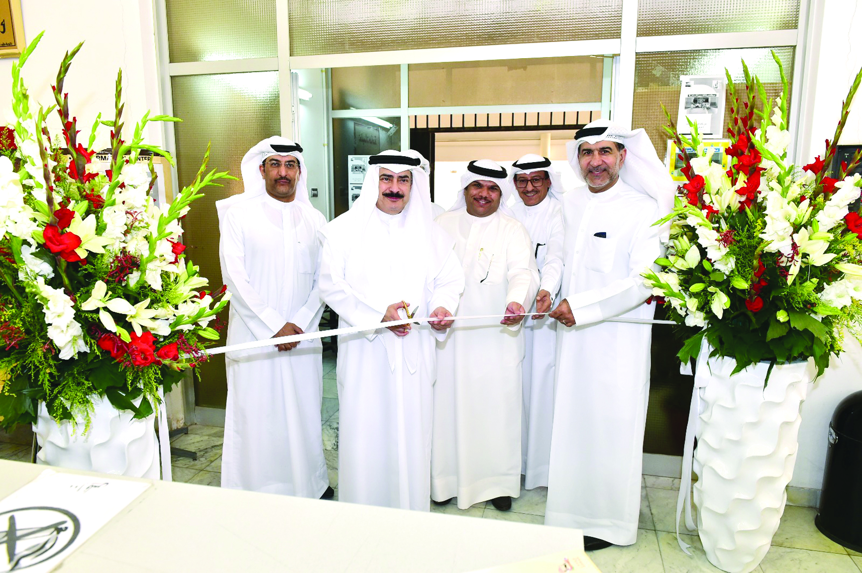 قص شريط الافتتاح