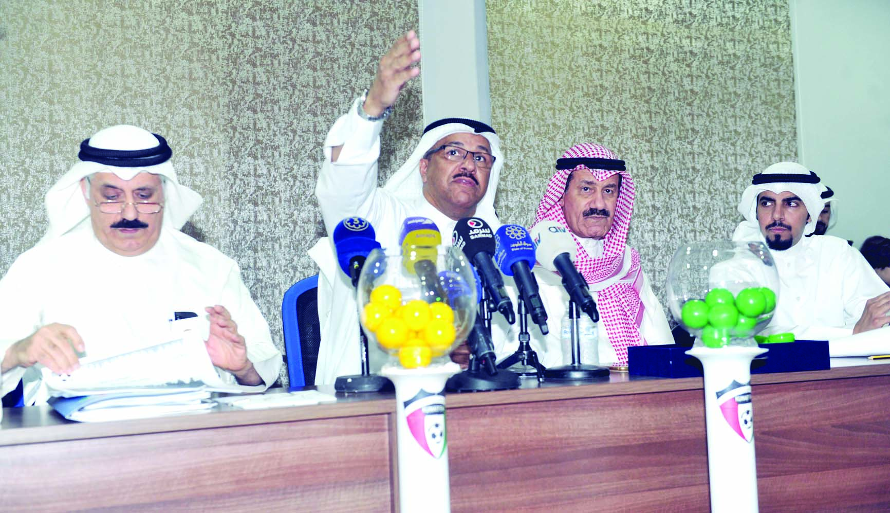 u0631u0626u064au0633 u0644u062cu0646u0629 u0627u0644u0645u0633u0627u0628u0642u0627u062a u062eu0627u0644u062f u0627u0644u0634u0645u0631u064a u064au0634u0631u062d u0622u0644u064au0629 u0642u0631u0639u0629 u0645u0633u0627u0628u0642u0629 u0627u0644u062fu0648u0631u064a u0627u0644u0645u0645u062au0627u0632 u0644u0643u0631u0629 u0627u0644u0642u062fu0645   t    (u062au0635u0648u064au0631 u0633u0639u062f u0647u0646u062fu0627u0648u064a) 