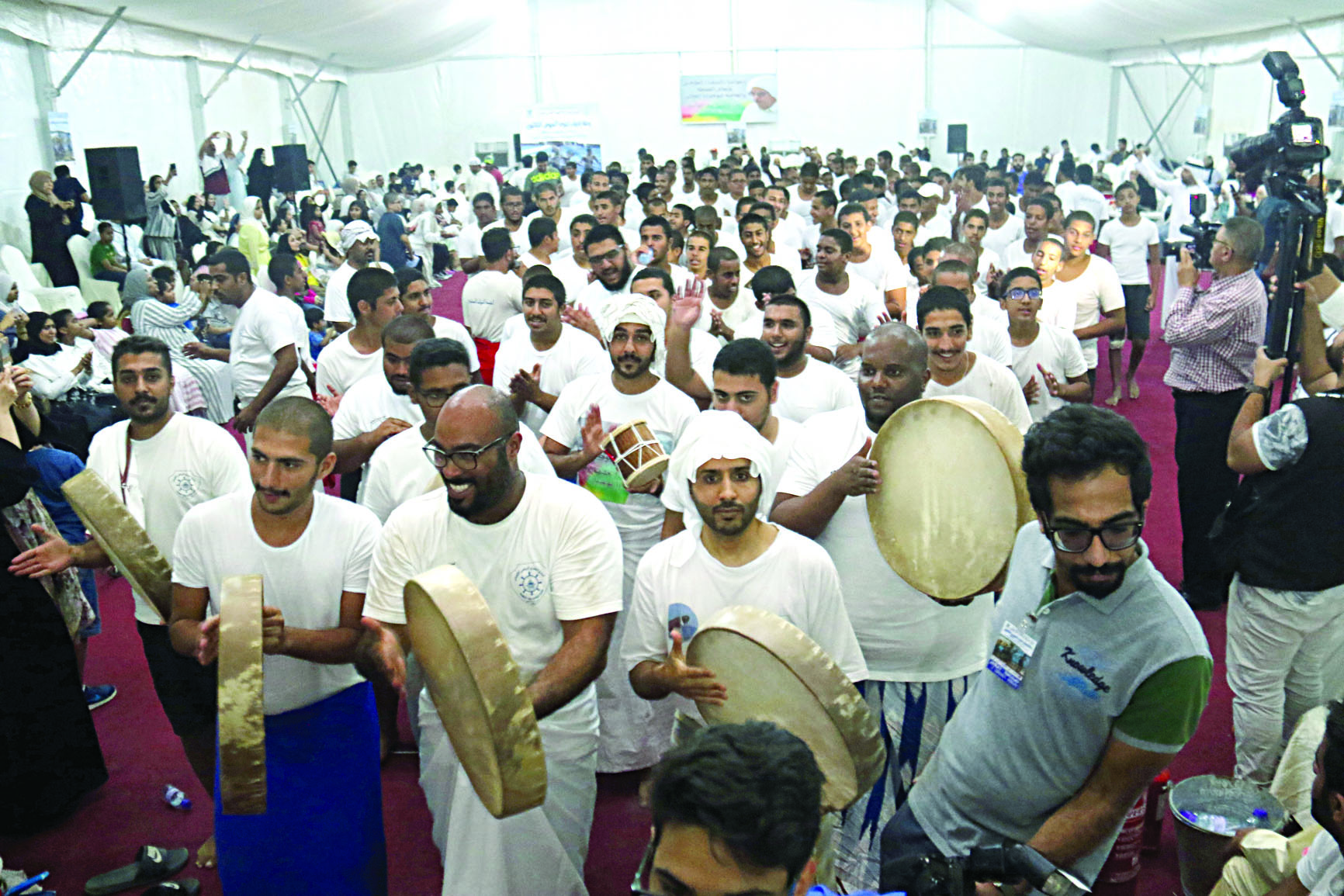 احتفال حاشد للغواصين ومشاركيهم من الأهالي والإعلاميين