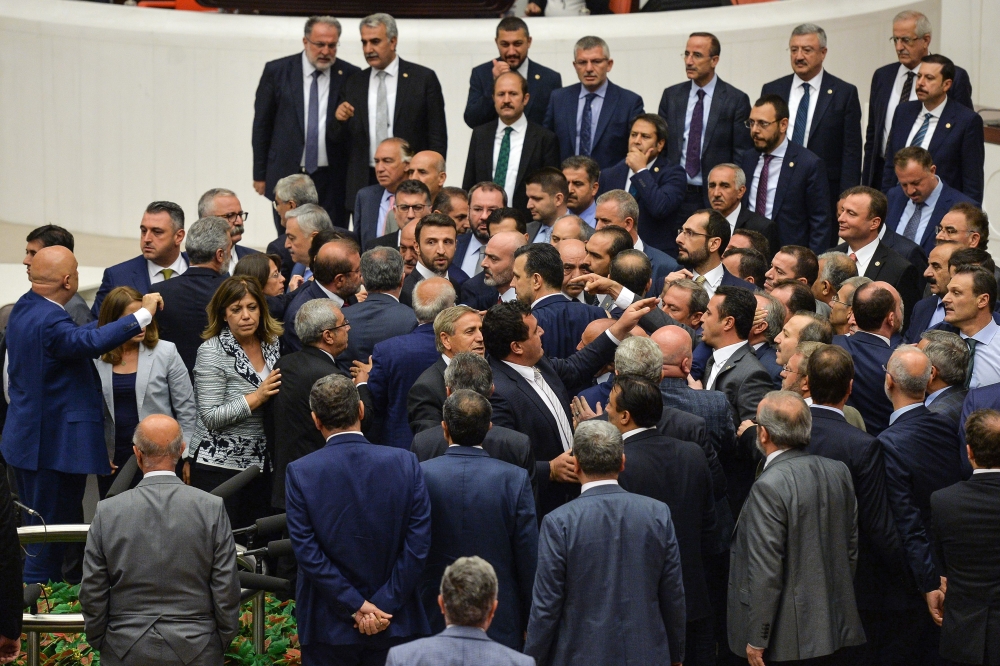 u0645u0634u0627u062fu0629 u062fu0627u062eu0644 u0627u0644u0628u0631u0644u0645u0627u0646 u0627u0644u062au0631u0643u064a u0628u064au0646 u0646u0648u0627u0628 u062du0632u0628 u0627u0644u0639u062fu0627u0644u0629 u0648u0627u0644u062au0646u0645u064au0629 u0648u0646u0648u0627u0628 u062du0632u0628 u0627u0644u0634u0639u0628 u0627u0644u062cu0645u0647u0648u0631u064a (u0623.u0641.u0628)