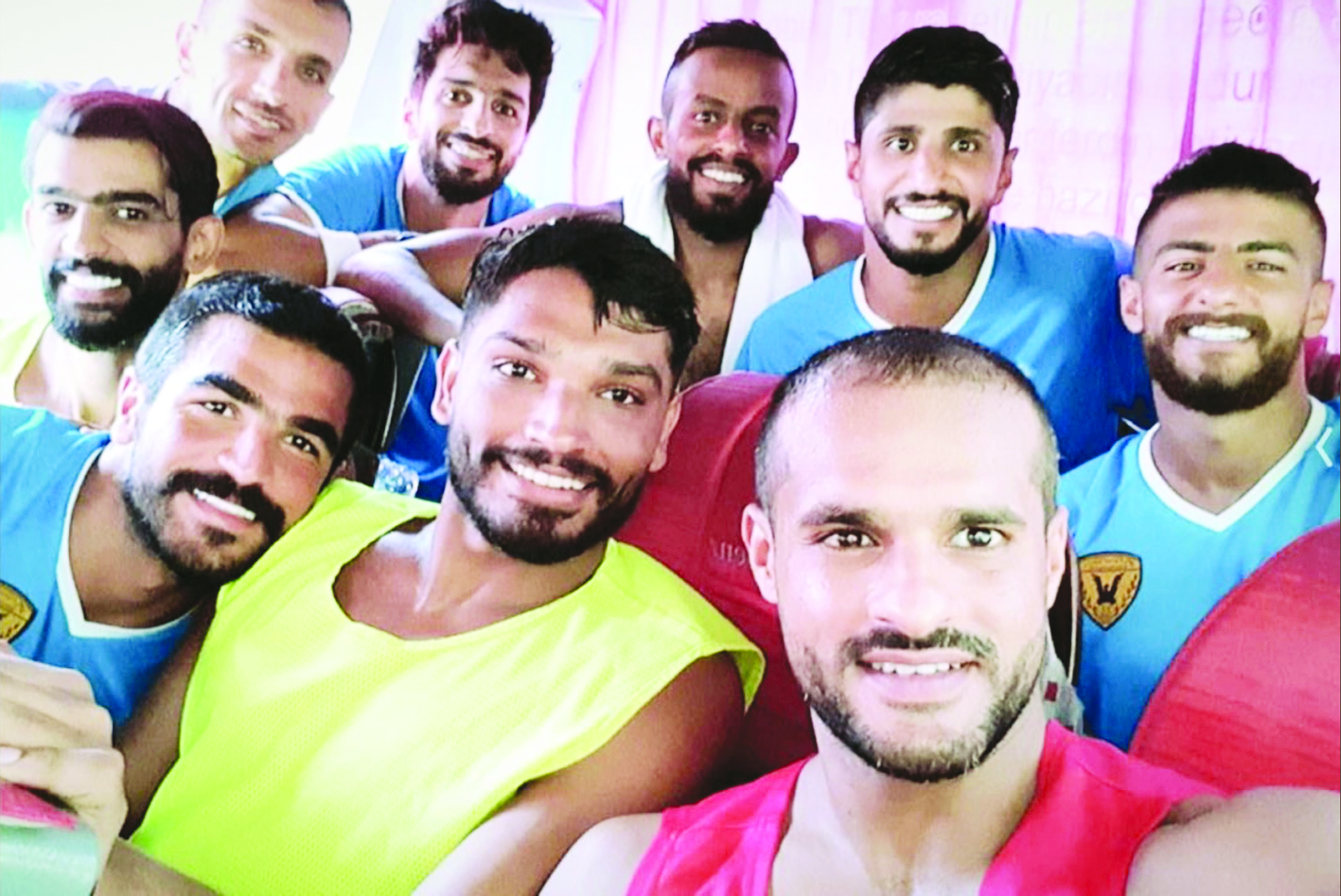 u064au0648u0633u0641 u0646u0627u0635u0631 u0641u064a u0635u0648u0631u0629 u00abu0633u064au0644u0641u064au00bb u0627u0644u062au0642u0637u0647u0627 u0628u062fu0631 u0627u0644u0645u0637u0648u0639 u0644u0645u062cu0645u0648u0639u0629 u0645u0646 u0627u0644u0644u0627u0639u0628u064au0646 u0641u064a u0645u0639u0633u0643u0631 u0627u0644u0642u0627u062fu0633u064au0629