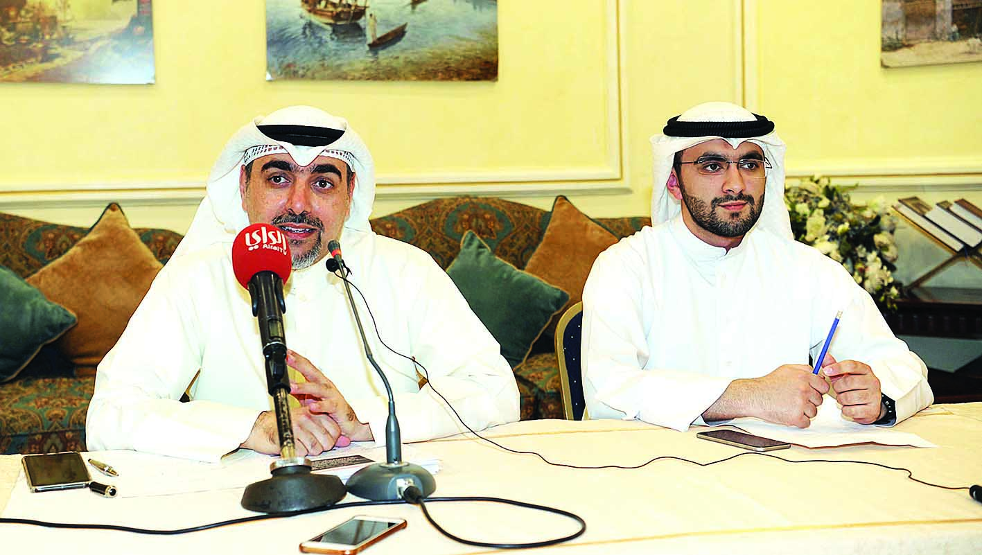 u062eu0648u0631u0634u064au062f u0645u062au062du062fu062bu0627u064b u0641u064a u0627u0644u0646u062fu0648u0629 t(u062au0635u0648u064au0631 u0637u0627u0631u0642 u0639u0632u0627u0644u062fu064au0646)