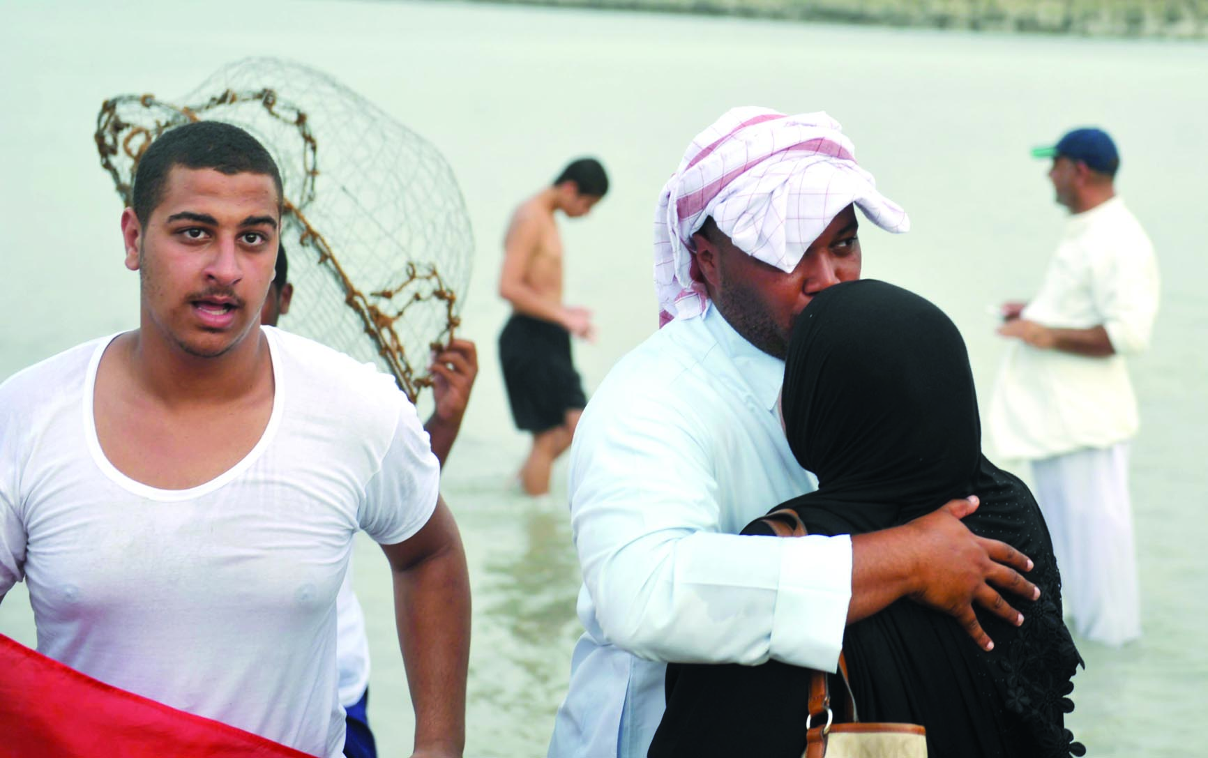 قُبلة على جبين الوالدة