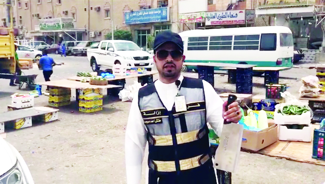 u0631u0626u064au0633 u0627u0644u0641u0631u064au0642 u0645u0645u0633u0643u0627u064b u0628u0623u062du062f u0633u0648u0627u0637u064au0631 u0627u0644u0647u062cu0648u0645