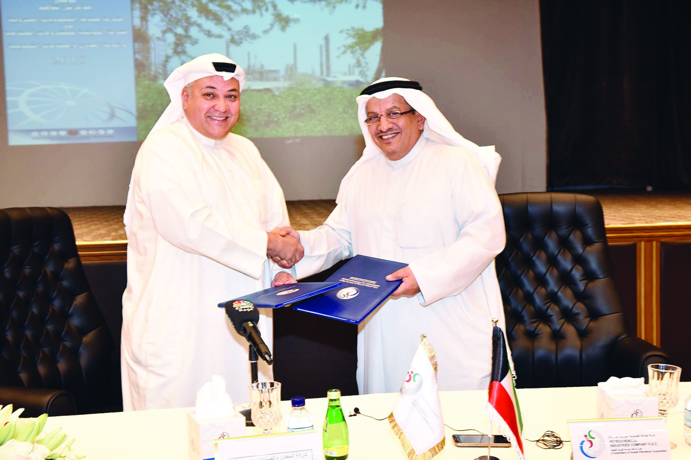 u0627u0644u0641u0631u0647u0648u062f u0648u0627u0644u0645u0648u0633u0649 u064au062au0628u0627u062fu0644u0627u0646 u0627u0644u0645u0630u0643u0631u0627u062a