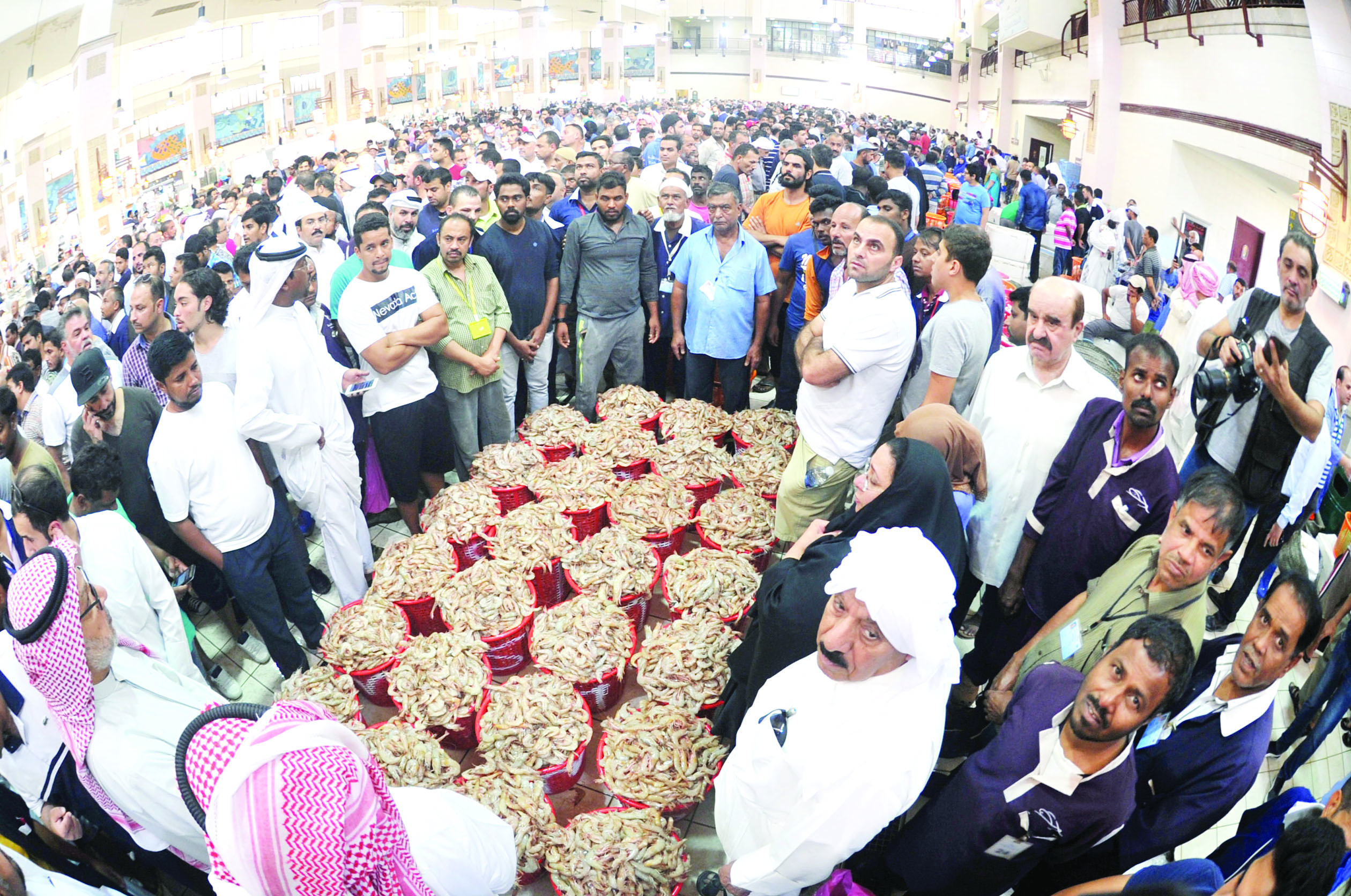 u0643u0645u064au0627u062a u0642u0644u064au0644u0629 u0645u0646 u0627u0644u0631u0648u0628u064au0627u0646 u0641u064a u064au0648u0645u0647 u0627u0644u0623u0648u0644 u0633u0627u0647u0645u062a u0641u064a u0631u0641u0639 u0633u0639u0631u0647 t(u062au0635u0648u064au0631 u0633u0639u062f u0647u0646u062fu0627u0648u064a)