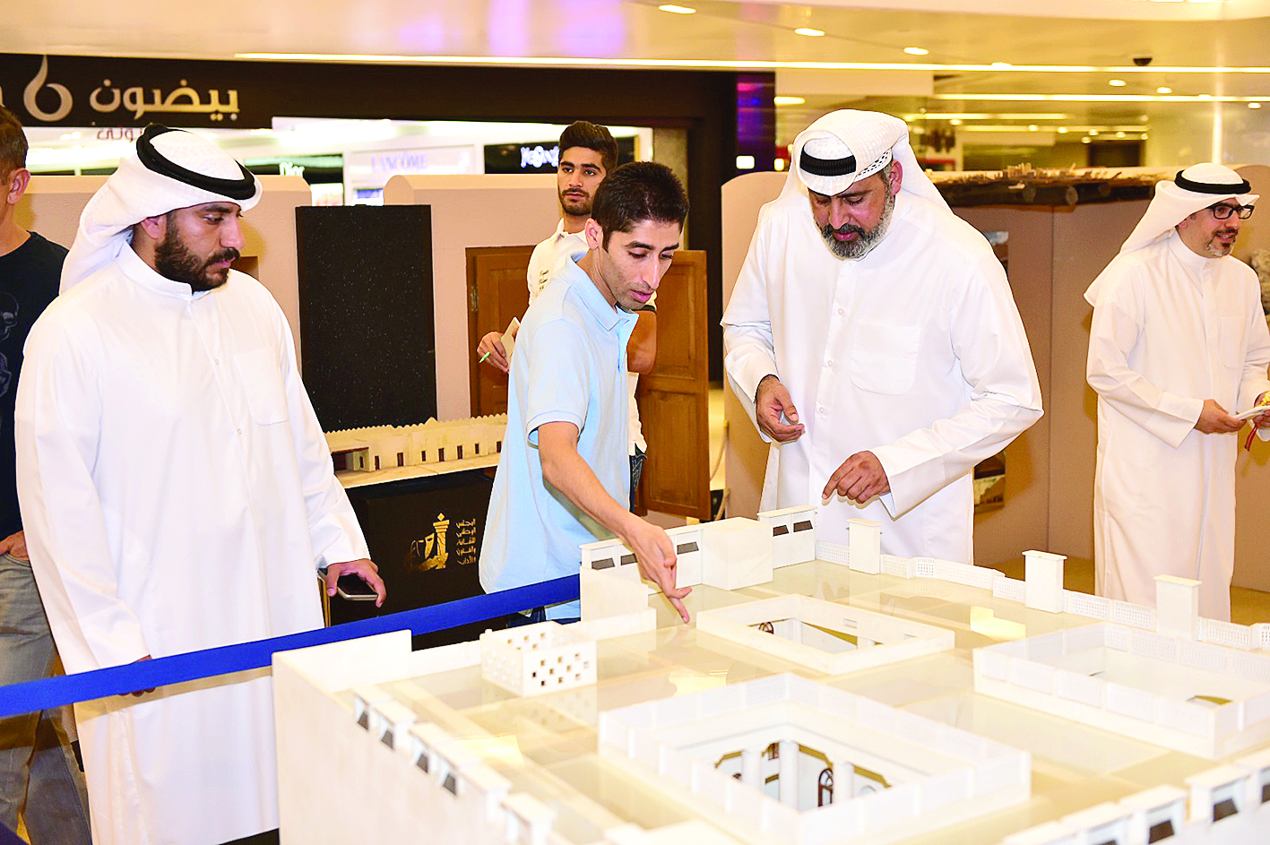 u062cu0648u0644u0629 u0641u064a u0627u0644u0645u0639u0631u0636