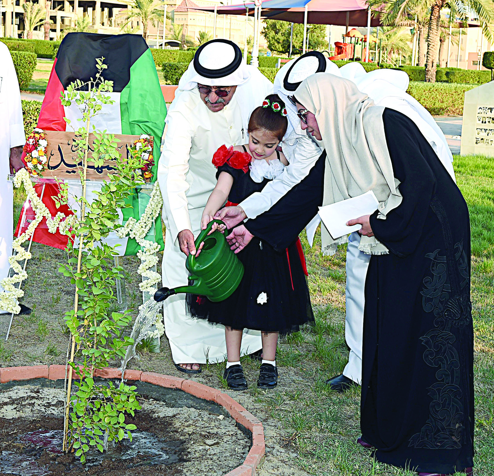 اليوسف مشاركاً في زراعة السدرة 
