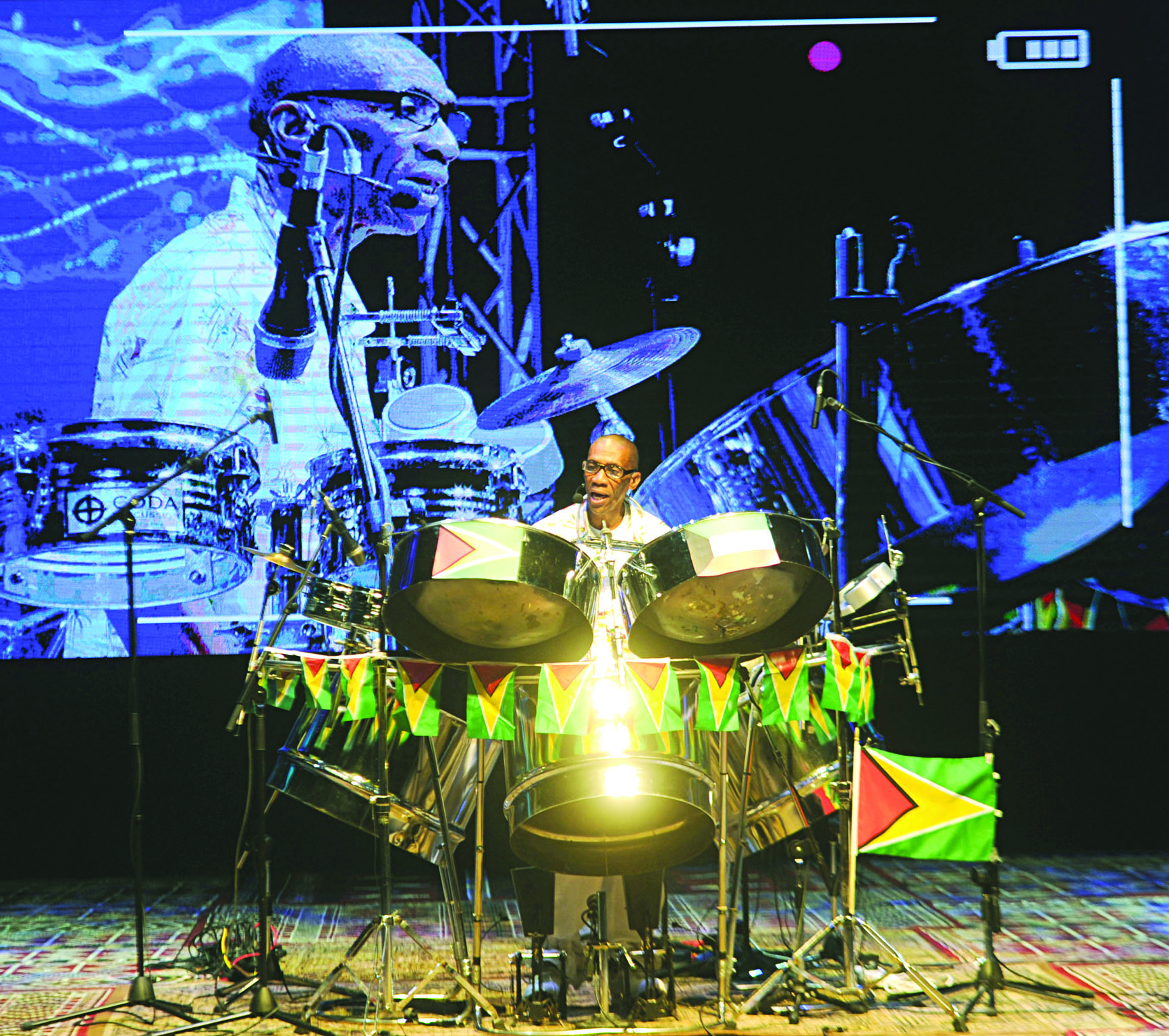 مايكل جورج 	(تصوير كرم ذياب)