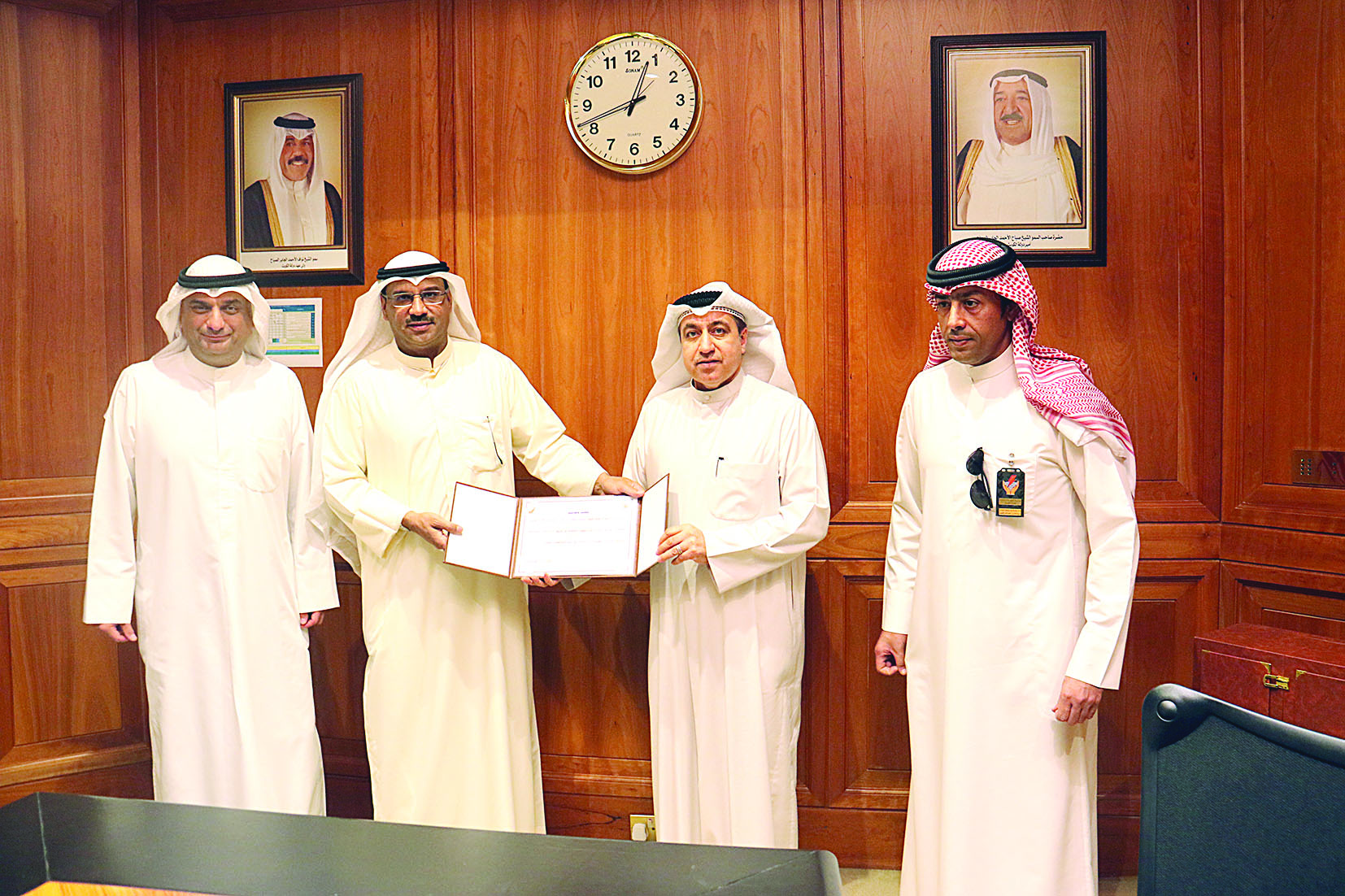 بوشهري يكرم اللواء الشرهان 