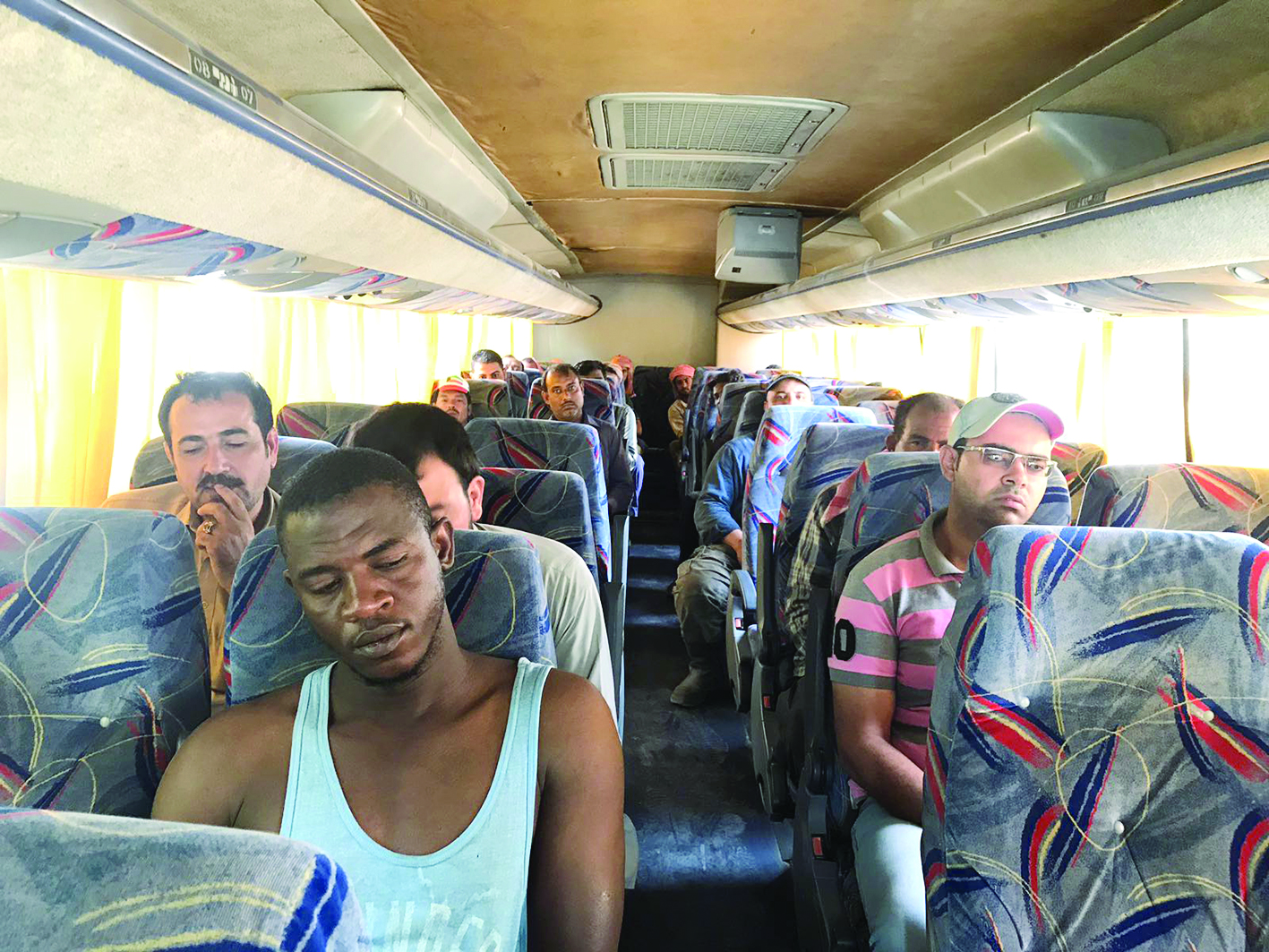 عمال مضبوطون