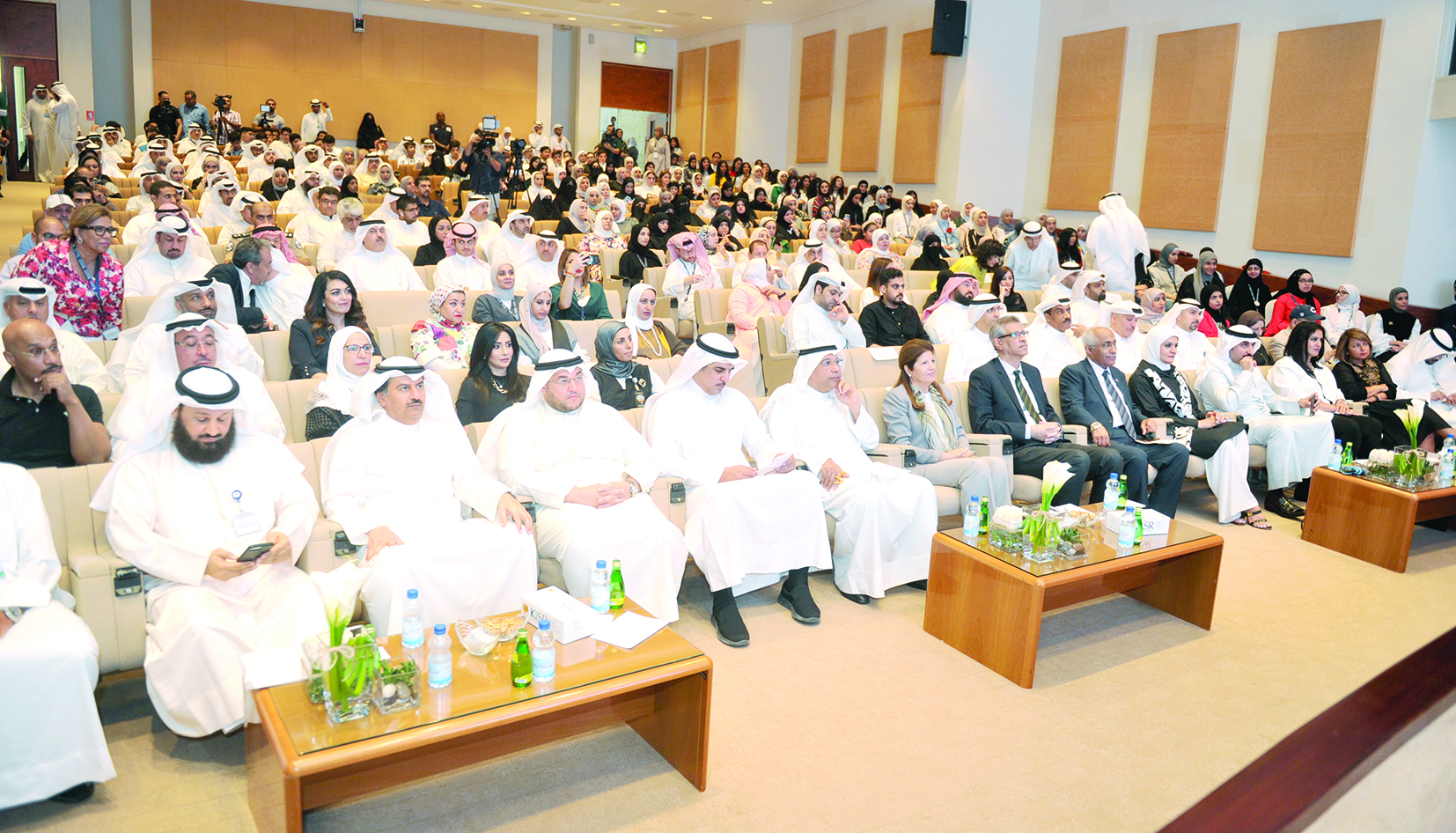 u0627u0644u0633u064au062f u0639u0645u0631 u0648u0642u064au0627u062fu0627u062a u0627u0644u0645u0639u0647u062f u064au062au0642u062fu0645u0648u0646 u0627u0644u062du0636u0648u0631 u0641u064a u0627u0644u062du0641u0644t (u062au0635u0648u064au0631 u0633u0639u062f u0647u0646u062fu0627u0648u064a)