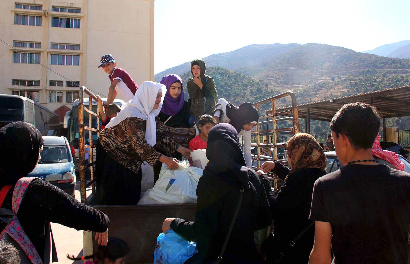 u0646u0627u0632u062du0648u0646 u0633u0648u0631u064au0648u0646 u064au0639u0648u062fu0648u0646 u0623u0645u0633 u0645u0646 u0634u0628u0639u0627 u0641u064a u062cu0646u0648u0628 u0644u0628u0646u0627u0646 u0625u0644u0649 u0628u0644u0627u062fu0647u0645 t(u0627 u0641 u0628)