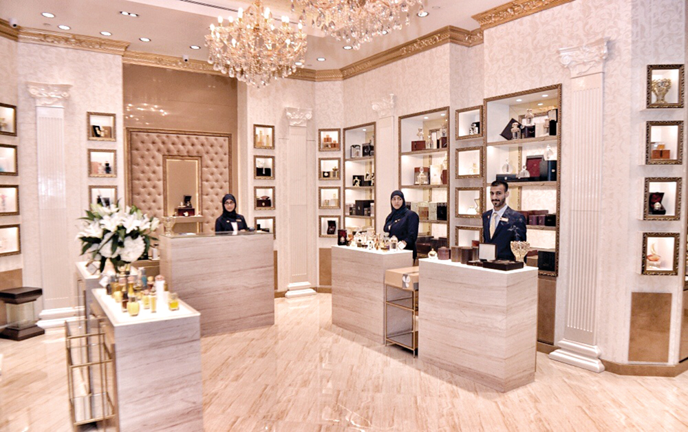 فريق العمل جاهز لخدمة العملاء		 (تصوير نايف العقلة)