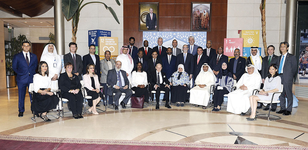 الصبيح ورئيس المنظمة الدولية للهجرة يتوسطان المشاركين في الحفل