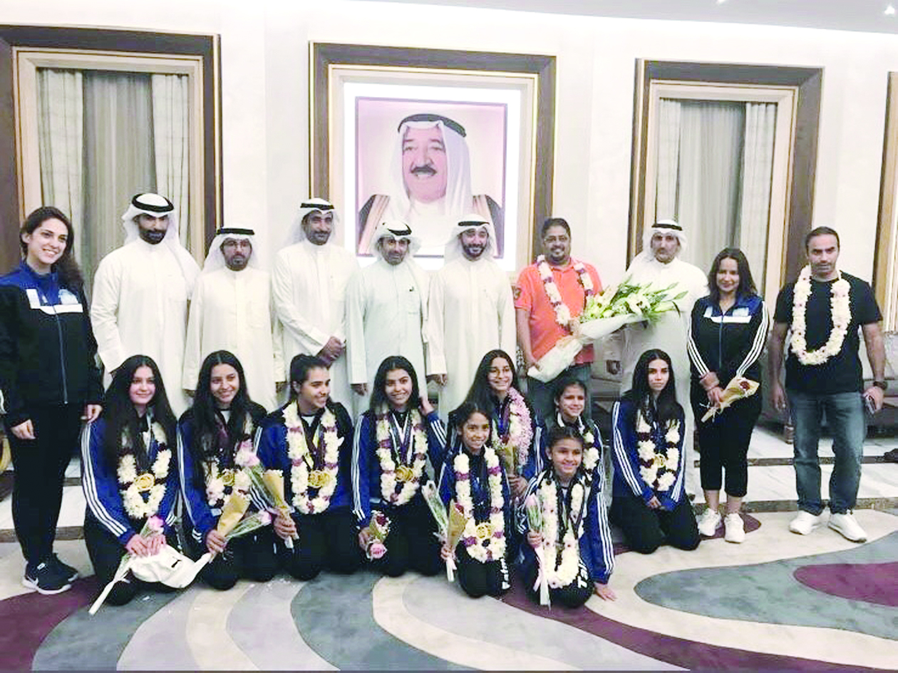 u0627u0644u0645u0644u0627 u0645u062au0648u0633u0637u0627u064b u0643u0628u0627u0631 u0627u0644u0636u064au0648u0641 u0648u0627u0644u0648u0641u062f u0627u0644u0639u0627u0626u062f    t(u0643u0648u0646u0627)