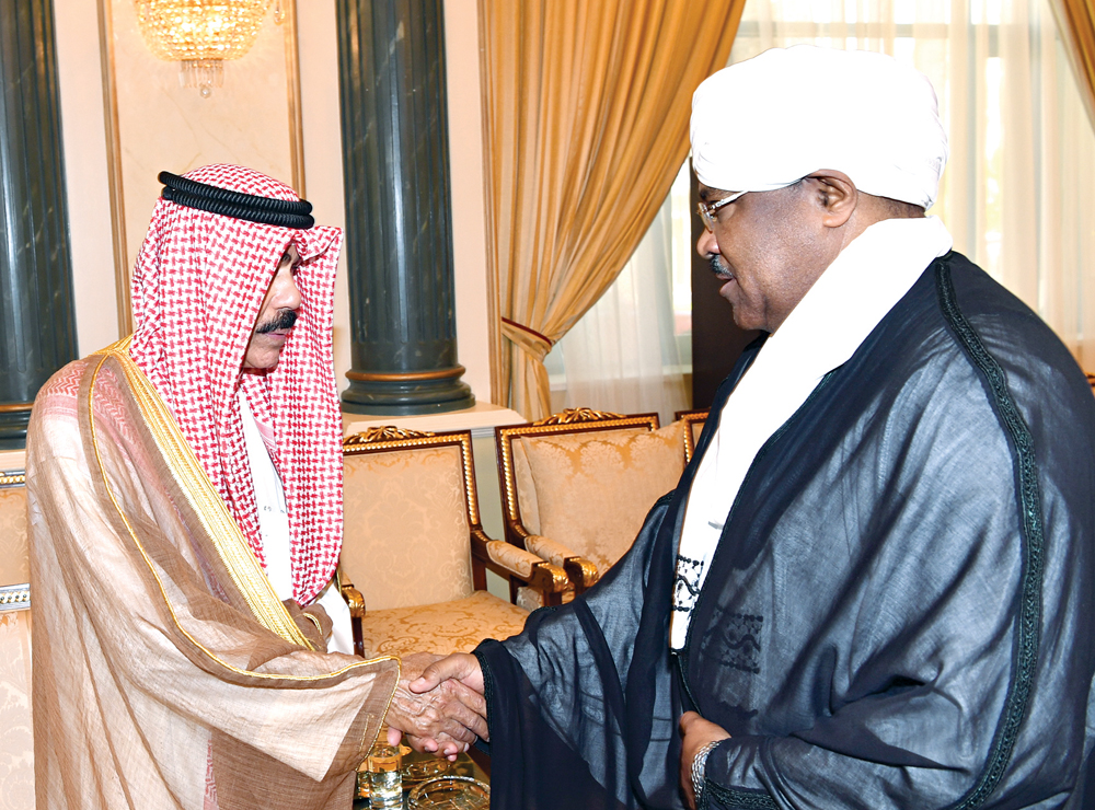 سمو ولي العهد يتلقى تعزية سفير السودان