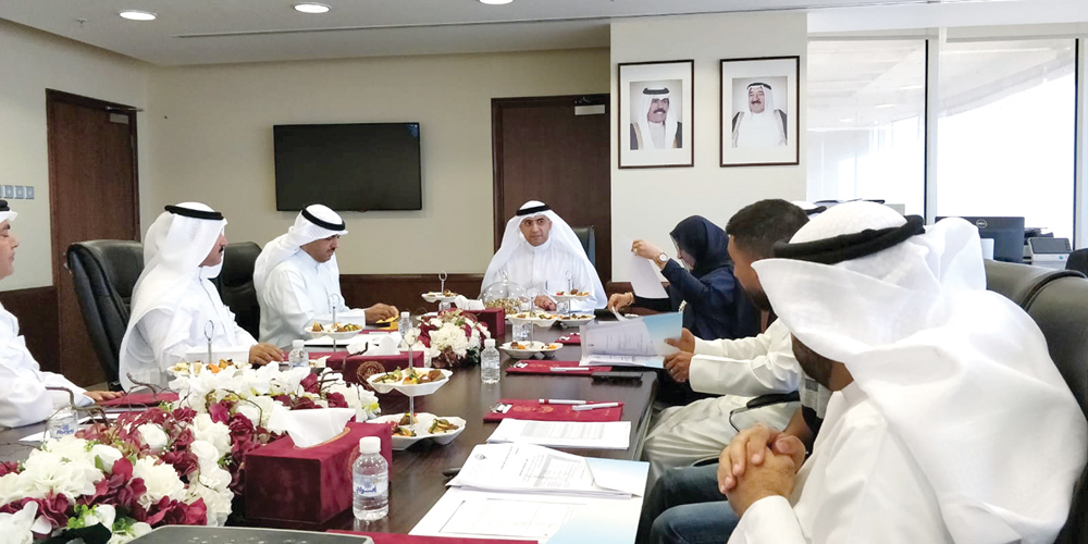 الأثري مجتمعاً بقيادات منطقة مبارك الكبير التعليمية