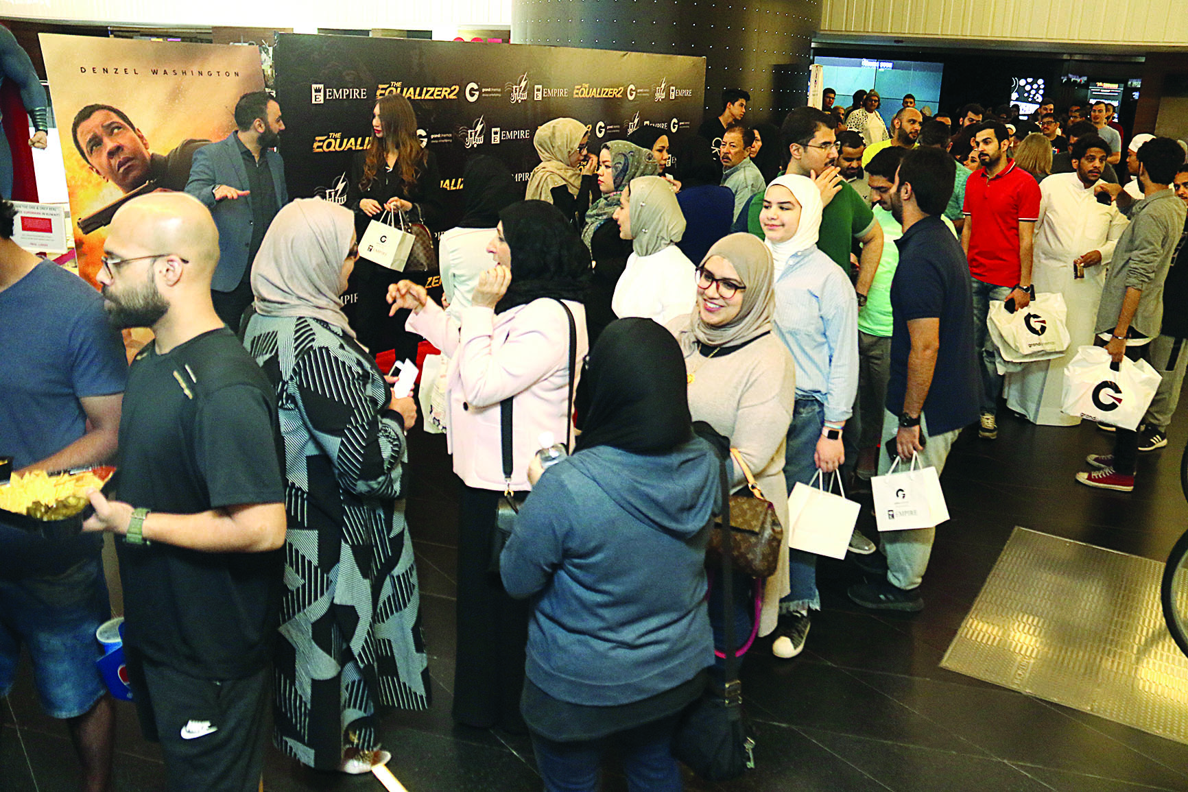 حضور جماهيري غفير  	 (تصوير بسام زيدان)