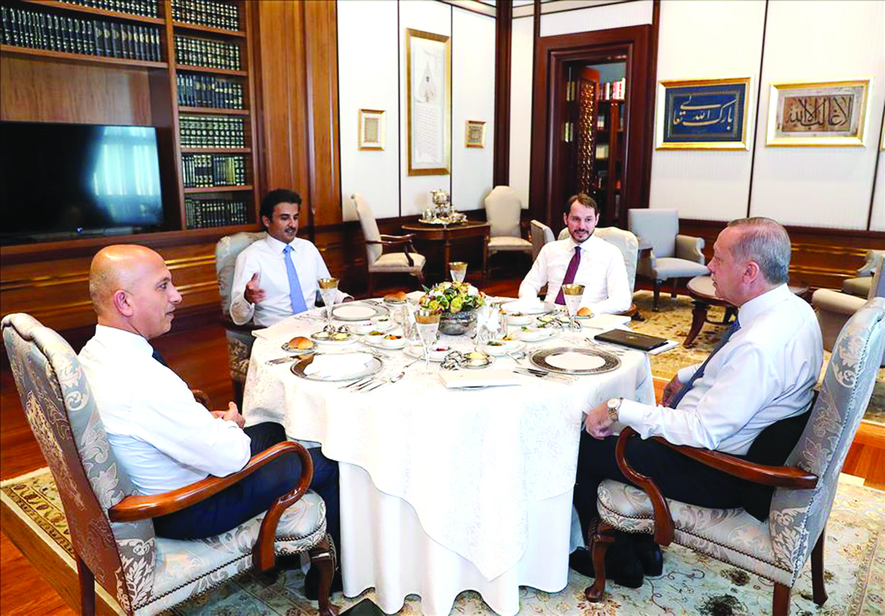 u0627u0644u0631u0626u064au0633 u0627u0644u062au0631u0643u064a u0623u0642u0627u0645 u0623u0645u0633 u0645u0623u062fu0628u0629 u063au062fu0627u0621 u0639u0644u0649 u0634u0631u0641 u0623u0645u064au0631 u0642u0637u0631 u0641u064a u0627u0644u0645u062cu0645u0639 u0627u0644u0631u0626u0627u0633u064at (u0627u0644u0623u0646u0627u0636u0648u0644)