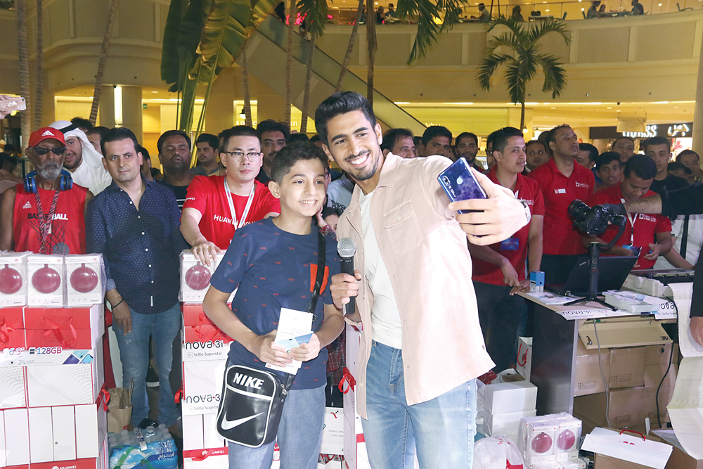 «سيلفي» لأحد الفائزين