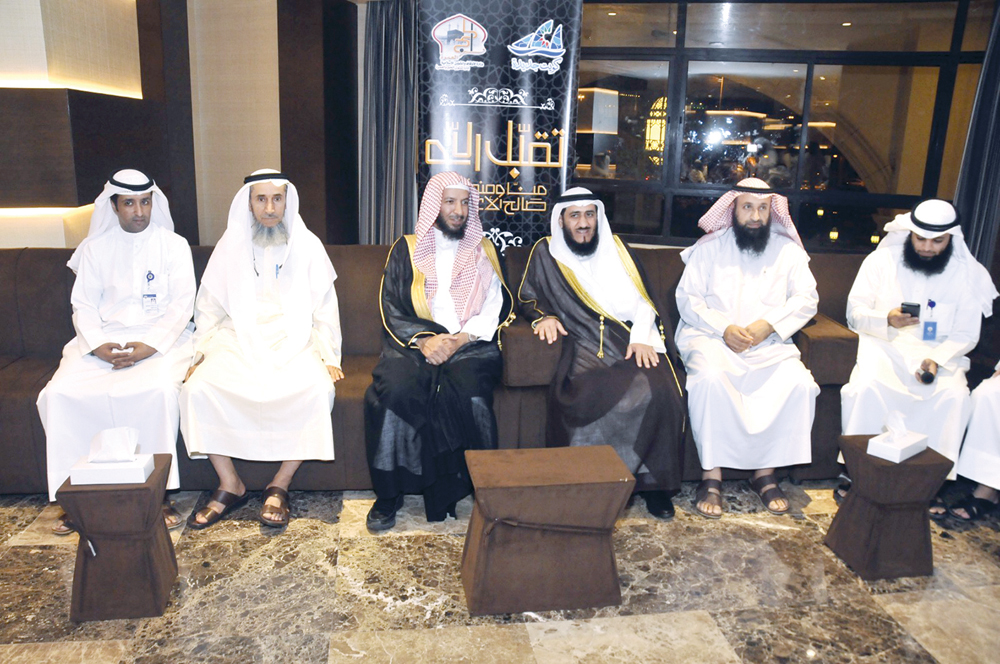 الشثري خلال زيارة مقر البعثة الكويتية 